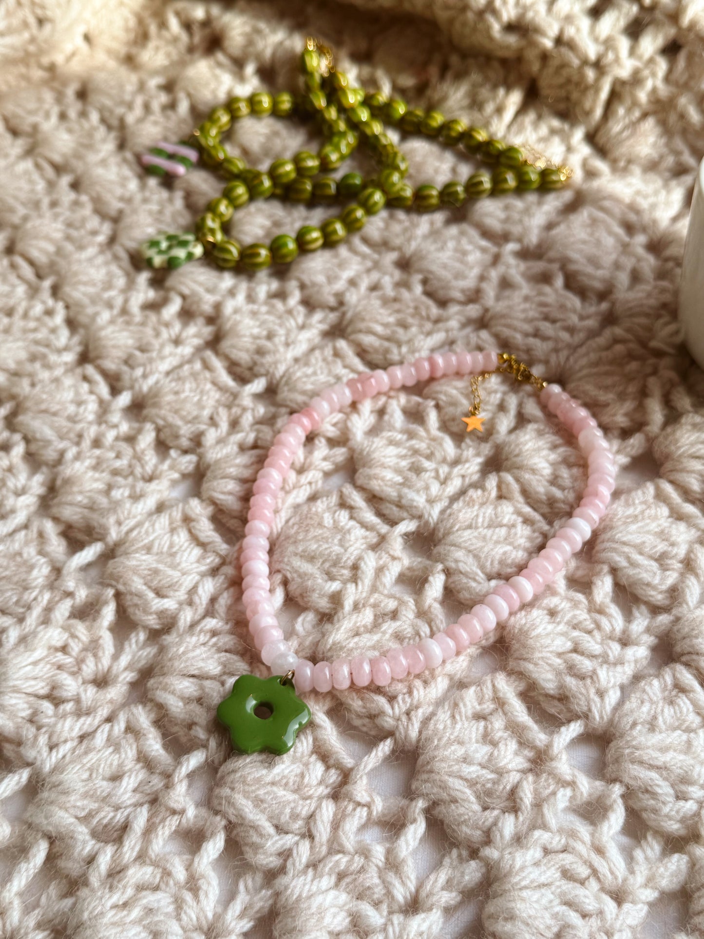 collier perles colorées fleur fait main collier artisanal fleur polymère collier girly