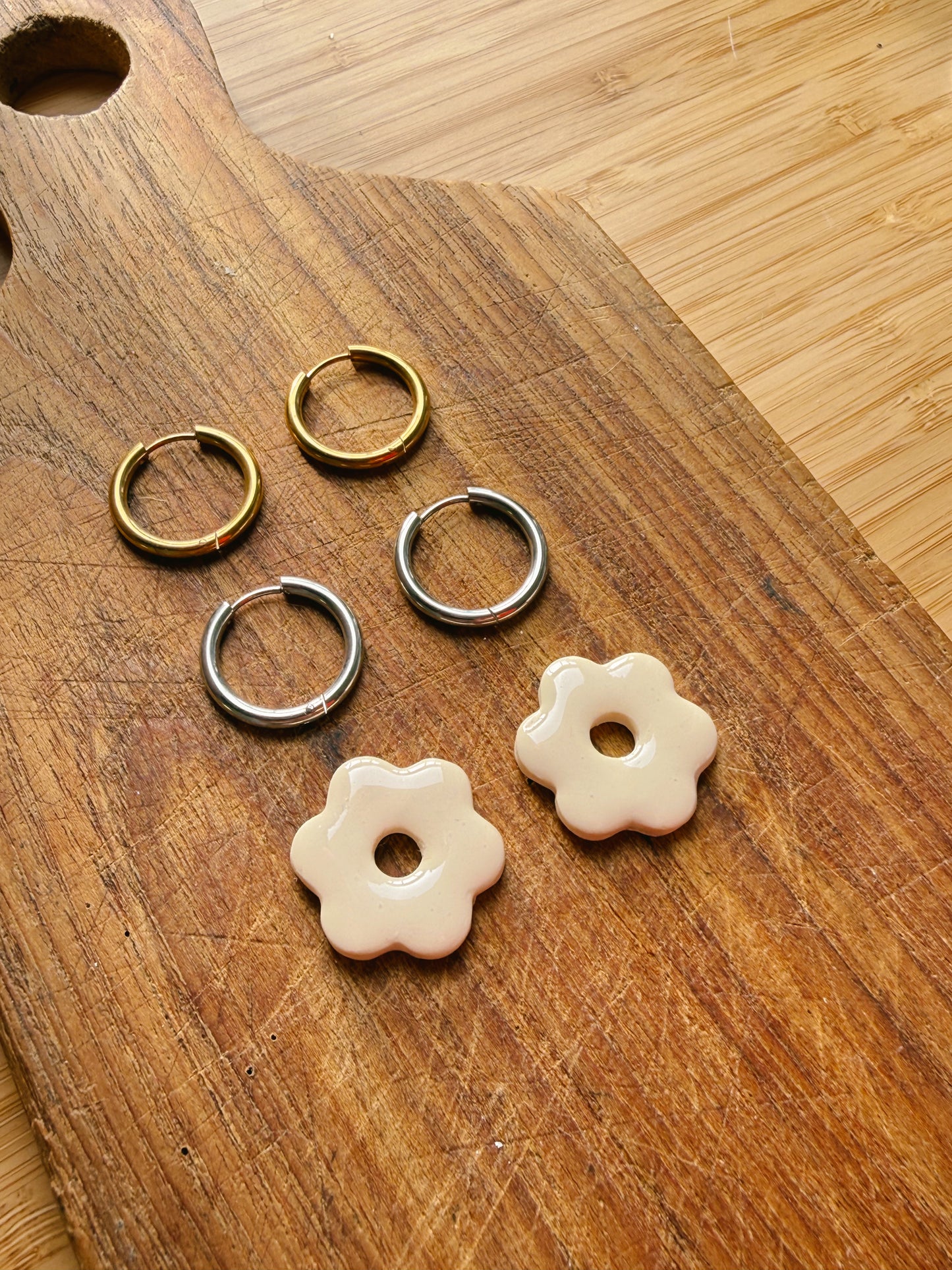 Boucles d'oreilles fleur beige - pampilles interchangeables